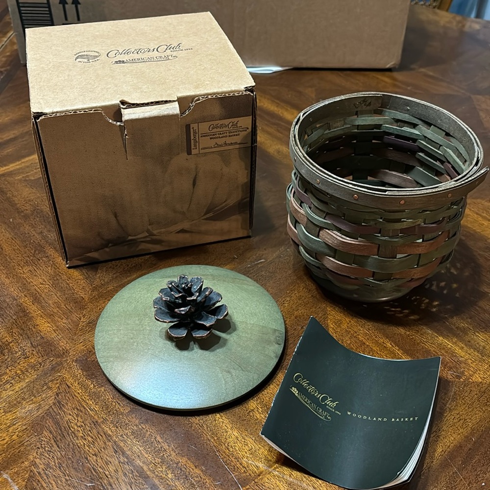 2007 Longaberger Collector’s Club Woodland Basket with Pinecone Lid
